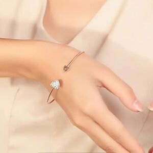 Gold bracelet with rhinestones